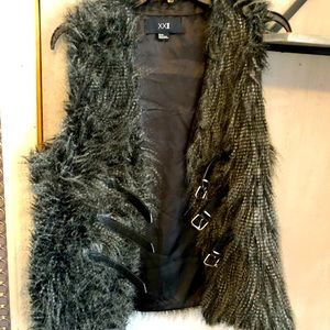 XXI Is the Brand ,  it is a bit too large for me, it hasn’t been worn.